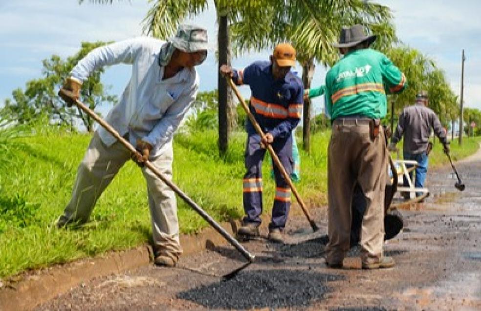 Prefeitura mantém frentes de serviço contra buracos no período chuvoso