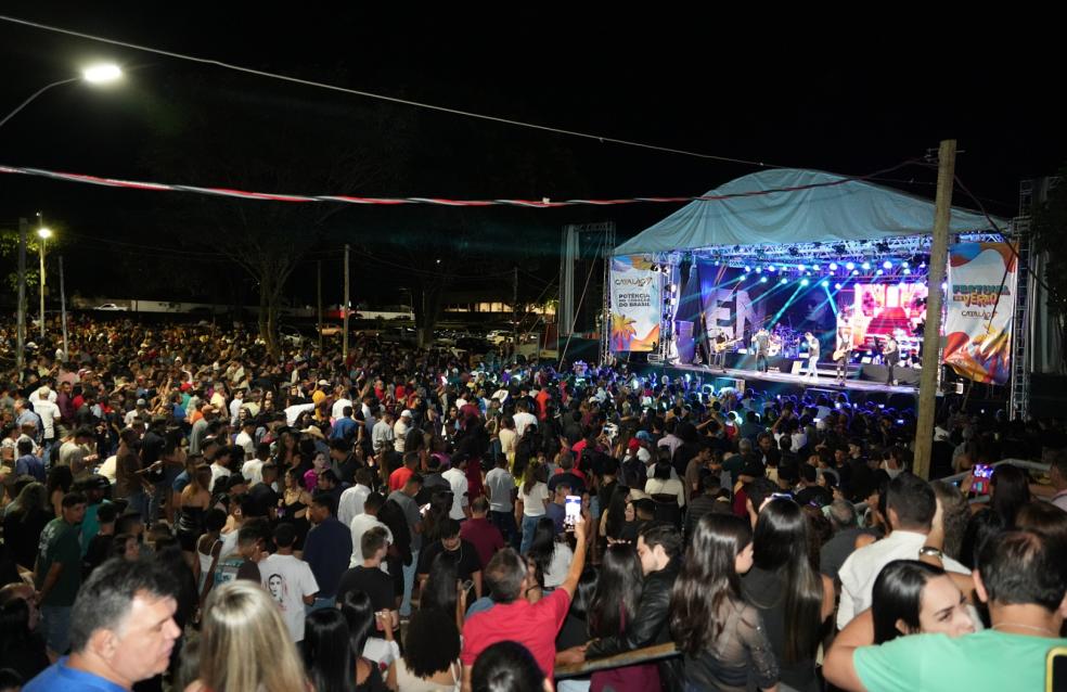 Festival de Verão reúne 15 mil pessoas em uma grande festa com muita alegria