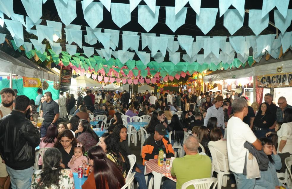 Arraiá da Prefeitura de Catalão mantém sucesso de público em sua segunda noite