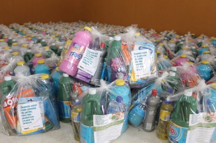 Empresa de fertilizantes doa kits de higiene e limpeza ao município