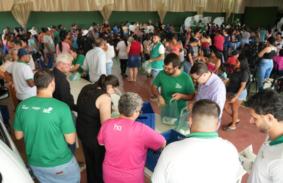 Prefeitura de Catalão distribui 4 mil litros de leite a famílias em vulnerabilidade