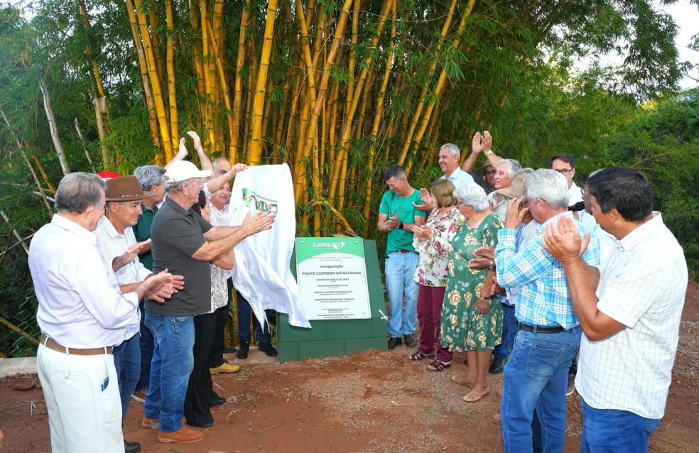 Prefeitura inaugura ponte no Córrego Bálsamo