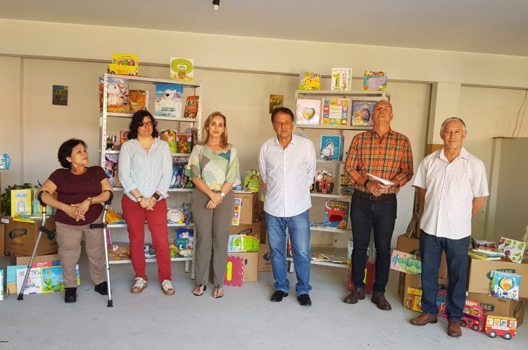 Prefeitura entrega e inaugura bibliotecas em 13 unidades escolares do município