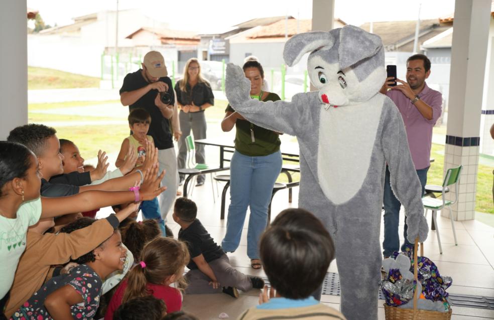 Prefeitura distribui 10 mil ovos de chocolate na rede municipal de ensino