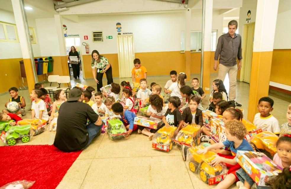 Prefeitura de Catalão leva Sonhos de Natal às crianças de Pires Belo