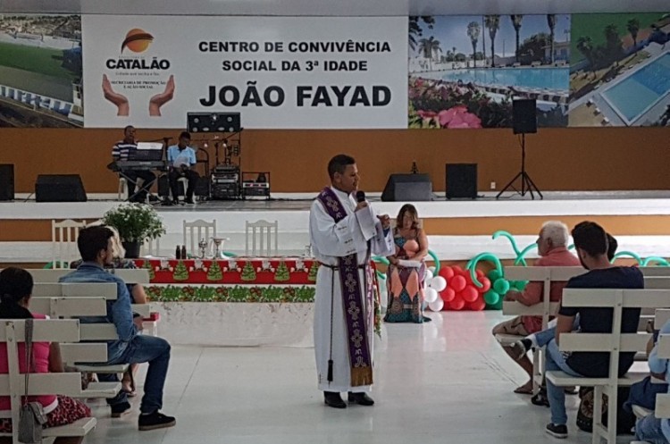 Idosos de Catalão participam de missa especial de Natal