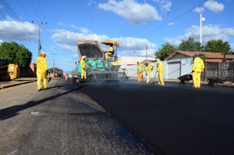 Avenida 2 de Outubro começa a ser recapeada