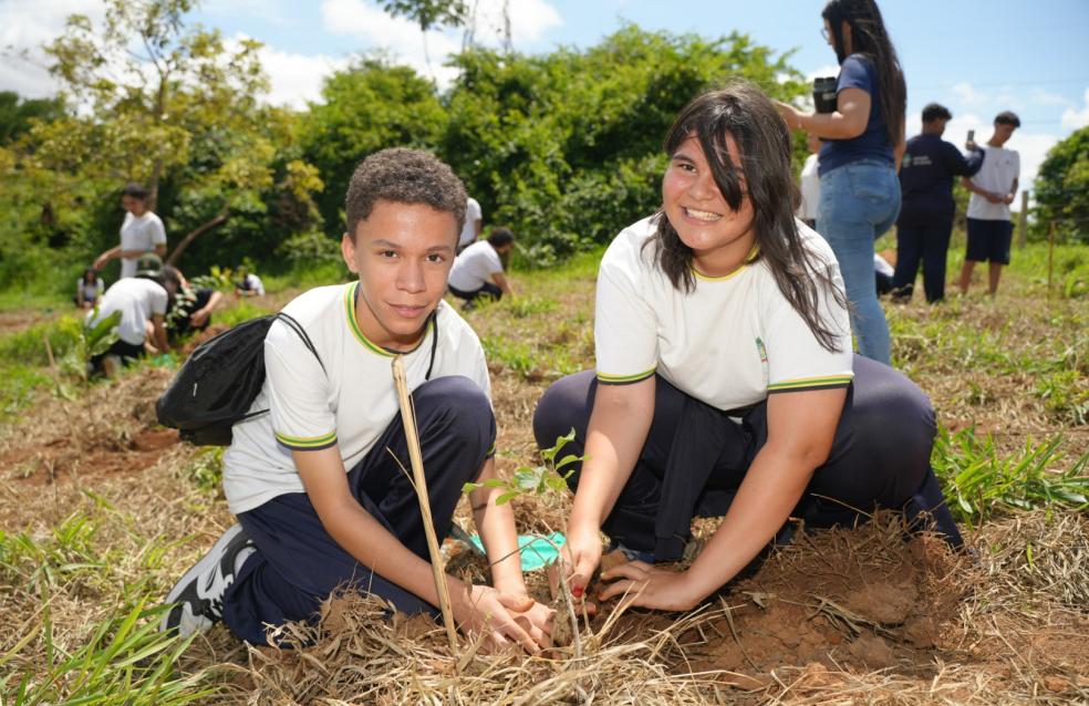 Prefeitura de Catalão realiza plantio de 500 mudas nativas do Cerrado em parceria com a CODEGO e HPE