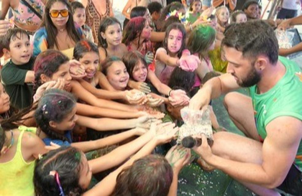 Milhares de pessoas acompanham abertura da Super Matinê no Clube do Povo